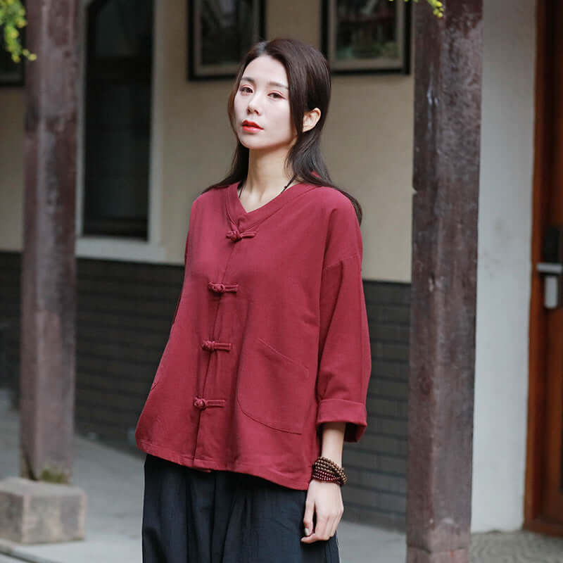 Neia studio blouse en lin rouge pour femmes, style cardigan, tissu en chanvre, mode traditionnelle chinoise.