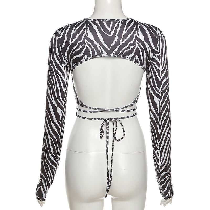 Neia studio top à rayures avec lacets pour femmes, tenue tendance et élégante.