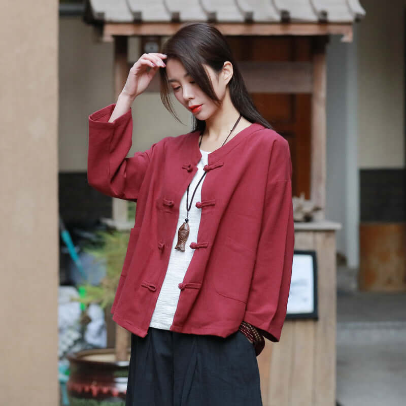Neia studio blouse en lin rouge pour femmes, style cardigan, tissu en chanvre, mode traditionnelle chinoise.