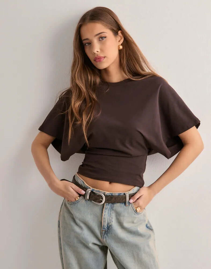 T-shirt à manches chauve-souris Neia studio, disponible en plusieurs couleurs, style décontracté et confortable.