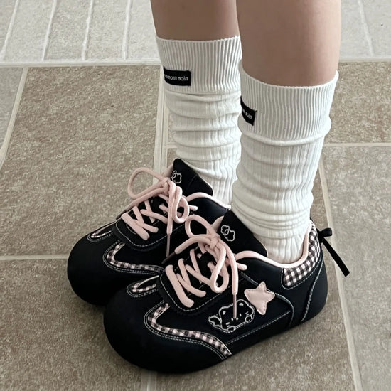 Retro Star Sneakers – Women’s Casual Lace-Up Shoes