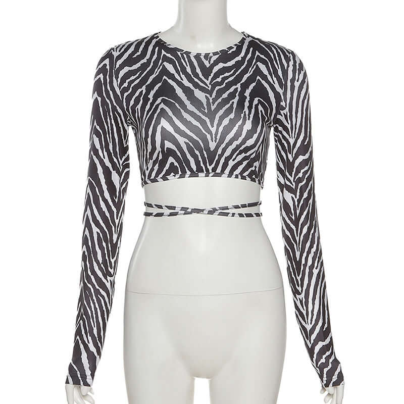 Neia studio top à rayures avec lacets pour femmes, tenue tendance et élégante.