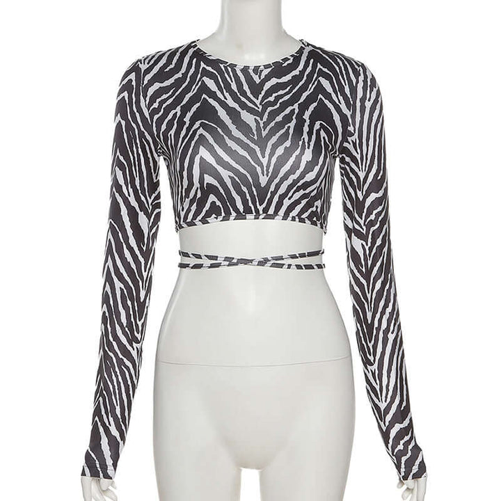 Neia studio top à rayures avec lacets pour femmes, tenue tendance et élégante.