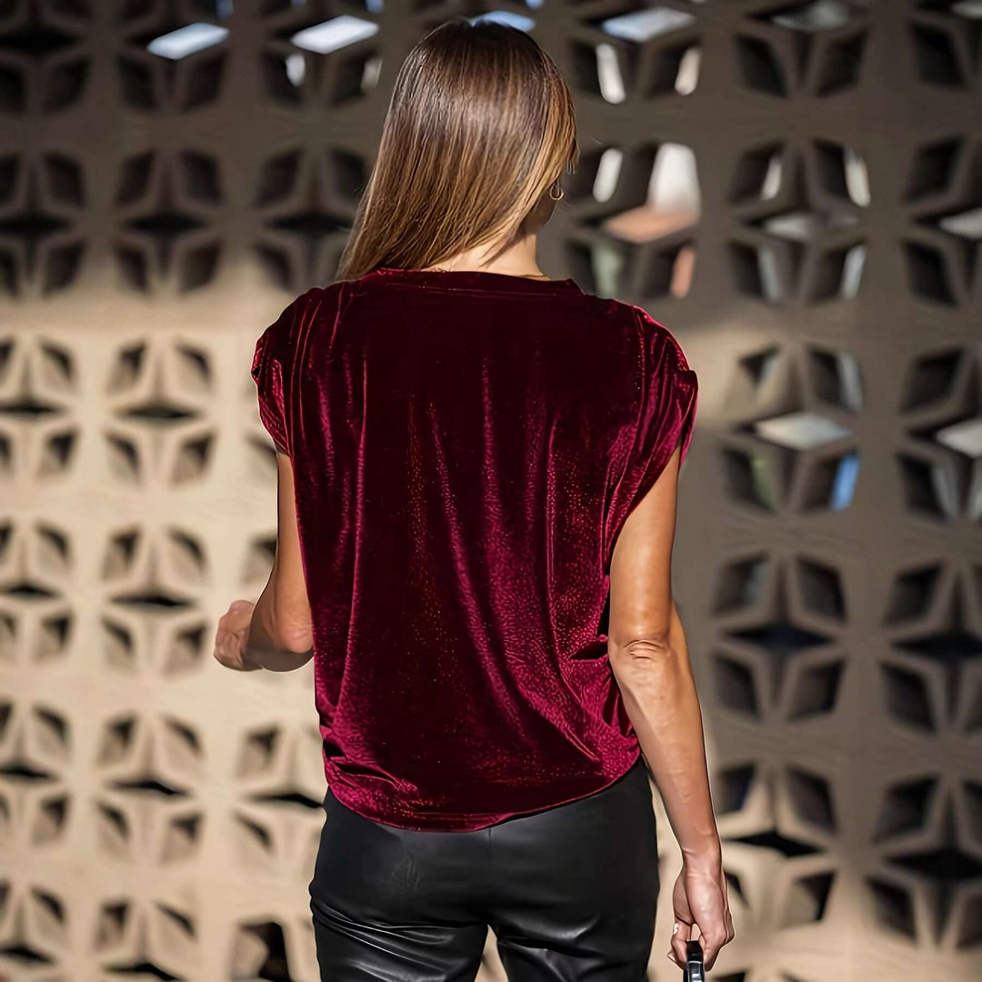 Top en velours bordeaux pour femme de Neia studio, élégant et confortable, parfait pour diverses occasions.